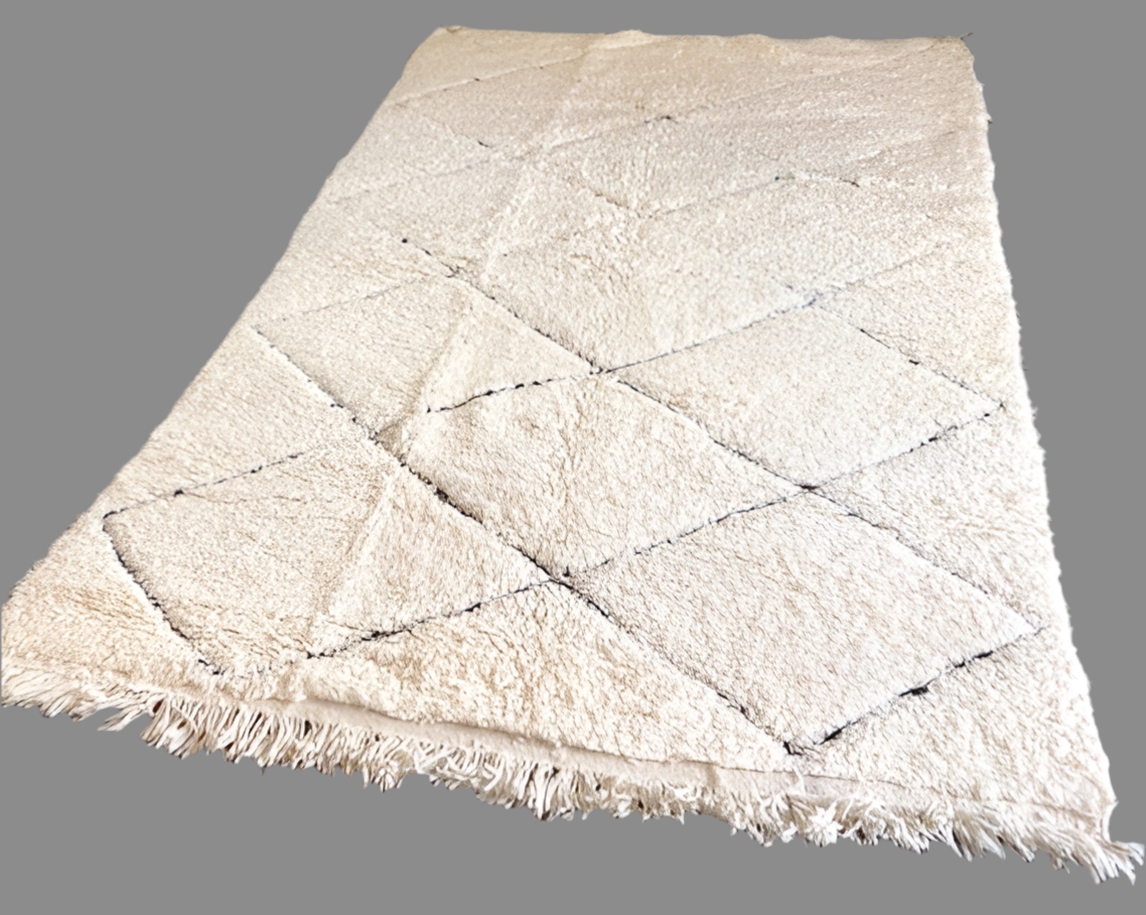 TAPIS BENI OUARAIN Blanc à grands losanges noirs